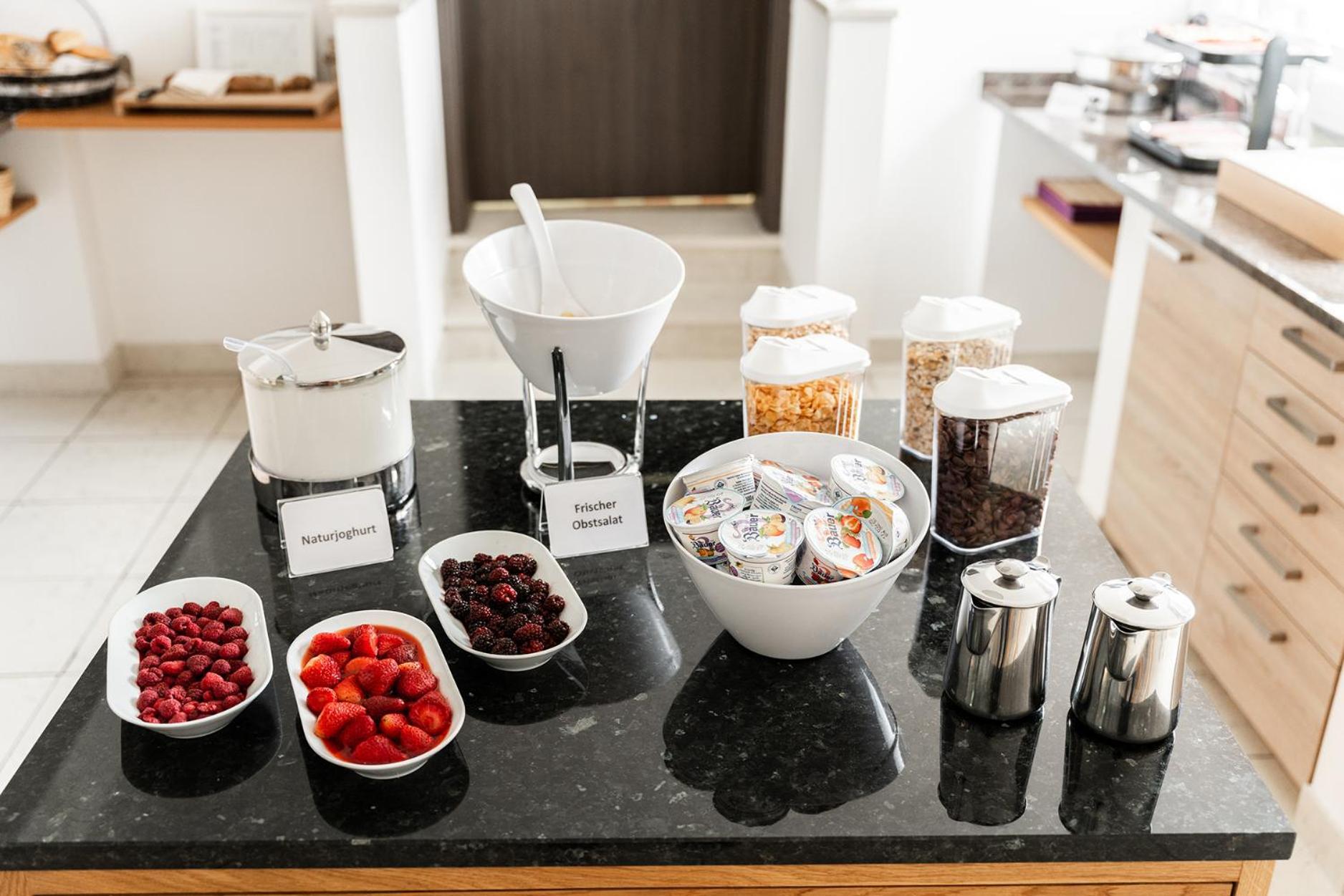 Hotel Vier Jahreszeiten Therme & Kliniken Bad Krozingen Naehe Freiburg & Schwarzwald Ideal Fuer Wellness Kur & Business Ausfluege 24H Check In- Wlan & Parken Gratis Dış mekan fotoğraf