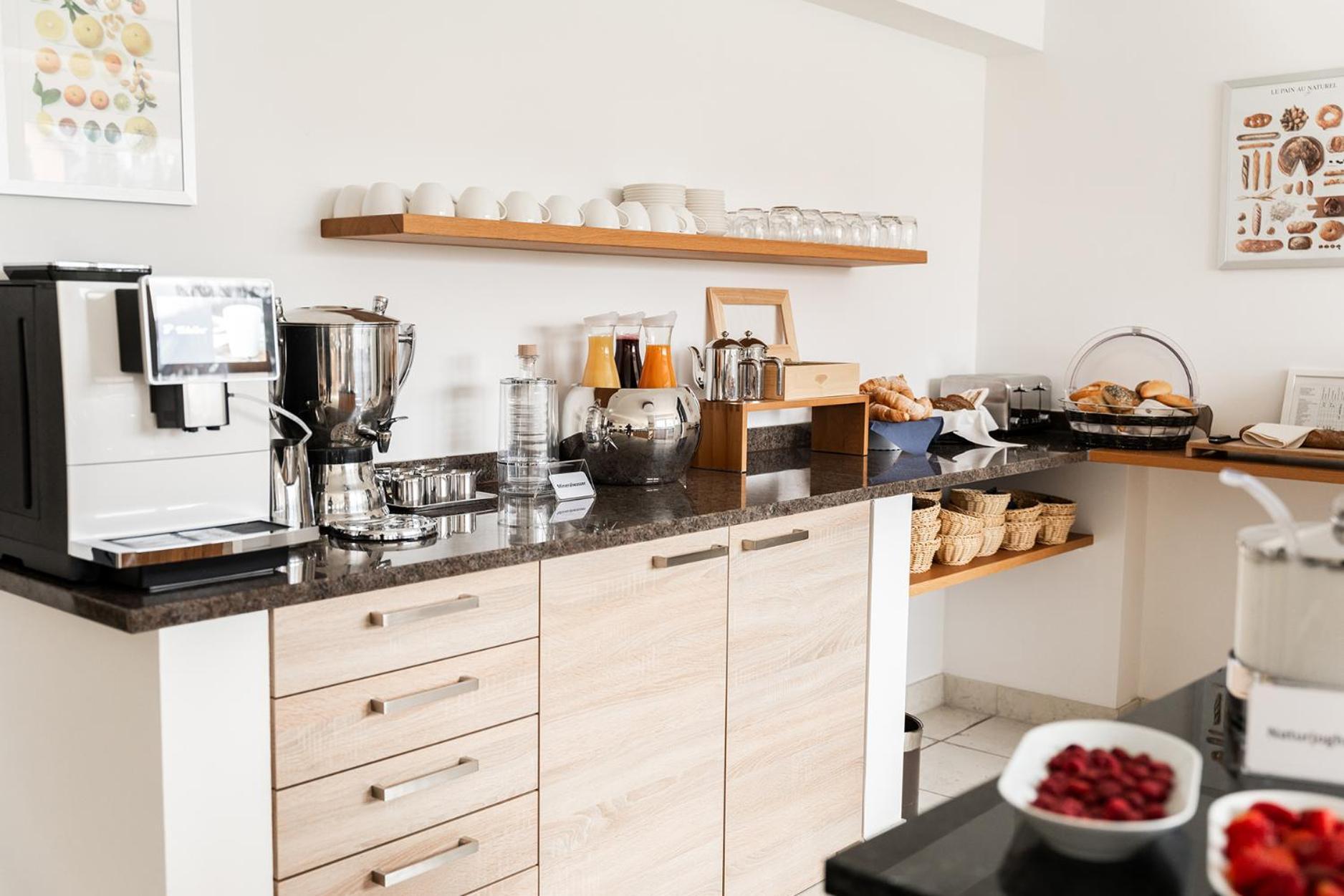 Hotel Vier Jahreszeiten Therme & Kliniken Bad Krozingen Naehe Freiburg & Schwarzwald Ideal Fuer Wellness Kur & Business Ausfluege 24H Check In- Wlan & Parken Gratis Dış mekan fotoğraf