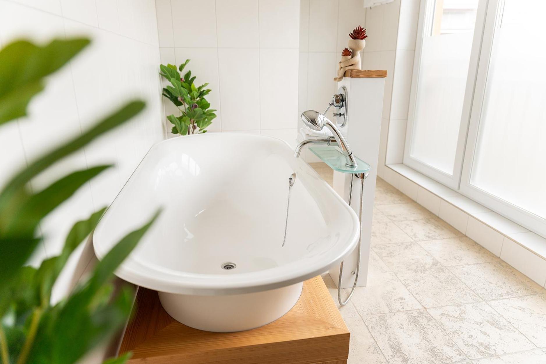 Hotel Vier Jahreszeiten Therme & Kliniken Bad Krozingen Naehe Freiburg & Schwarzwald Ideal Fuer Wellness Kur & Business Ausfluege 24H Check In- Wlan & Parken Gratis Dış mekan fotoğraf