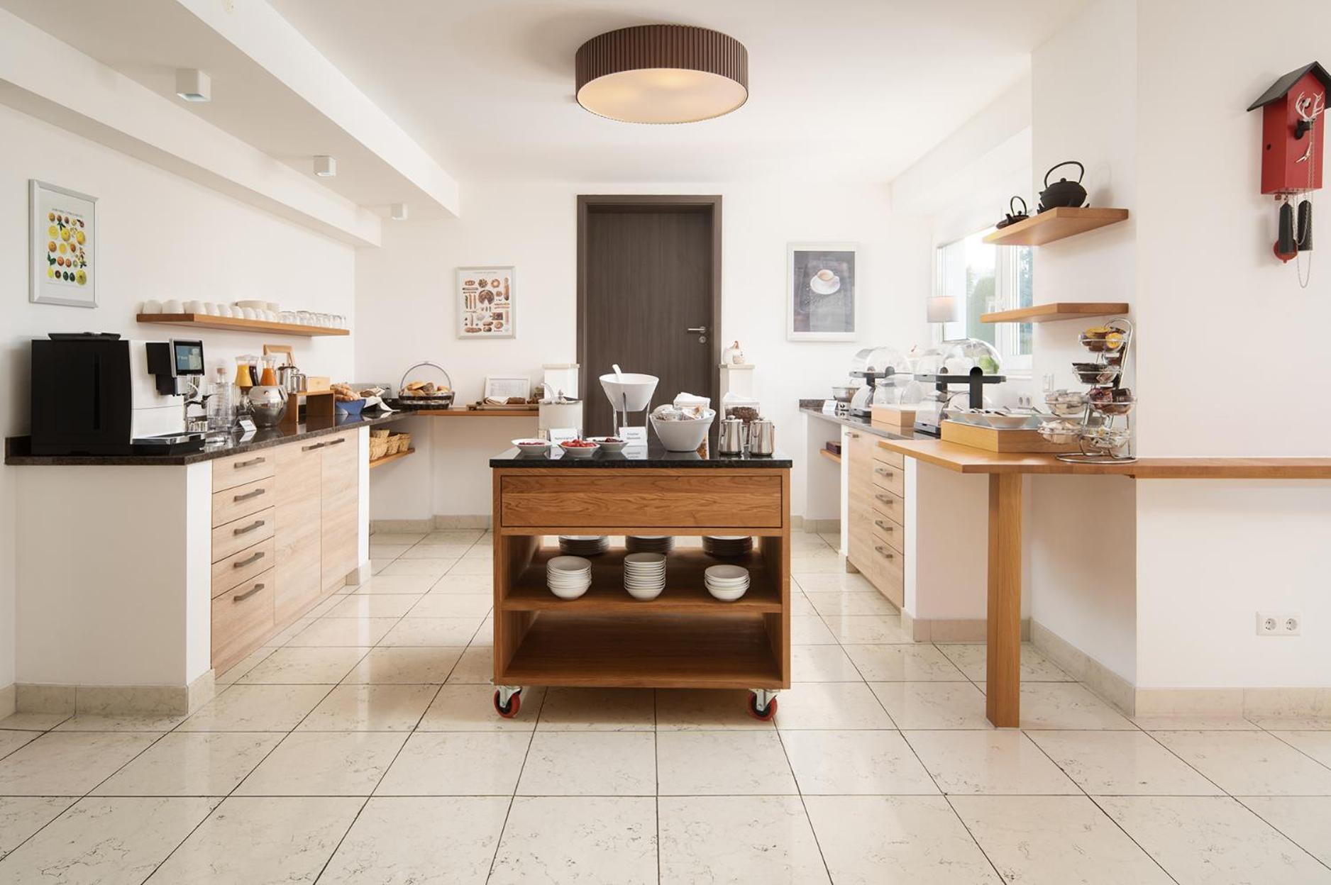 Hotel Vier Jahreszeiten Therme & Kliniken Bad Krozingen Naehe Freiburg & Schwarzwald Ideal Fuer Wellness Kur & Business Ausfluege 24H Check In- Wlan & Parken Gratis Dış mekan fotoğraf